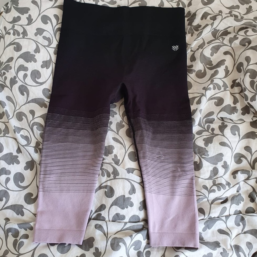 Forever 21 Activewear Cropped Leggings